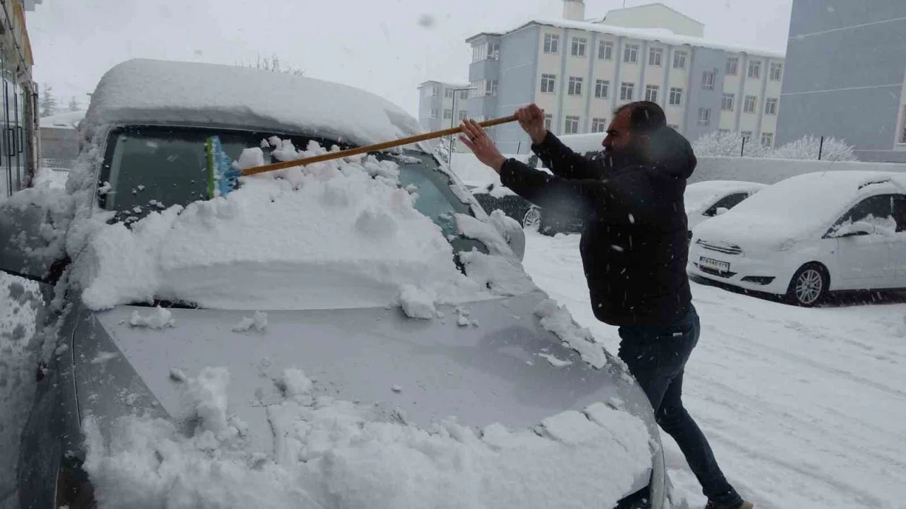 Bitlis’te kar mesaisi