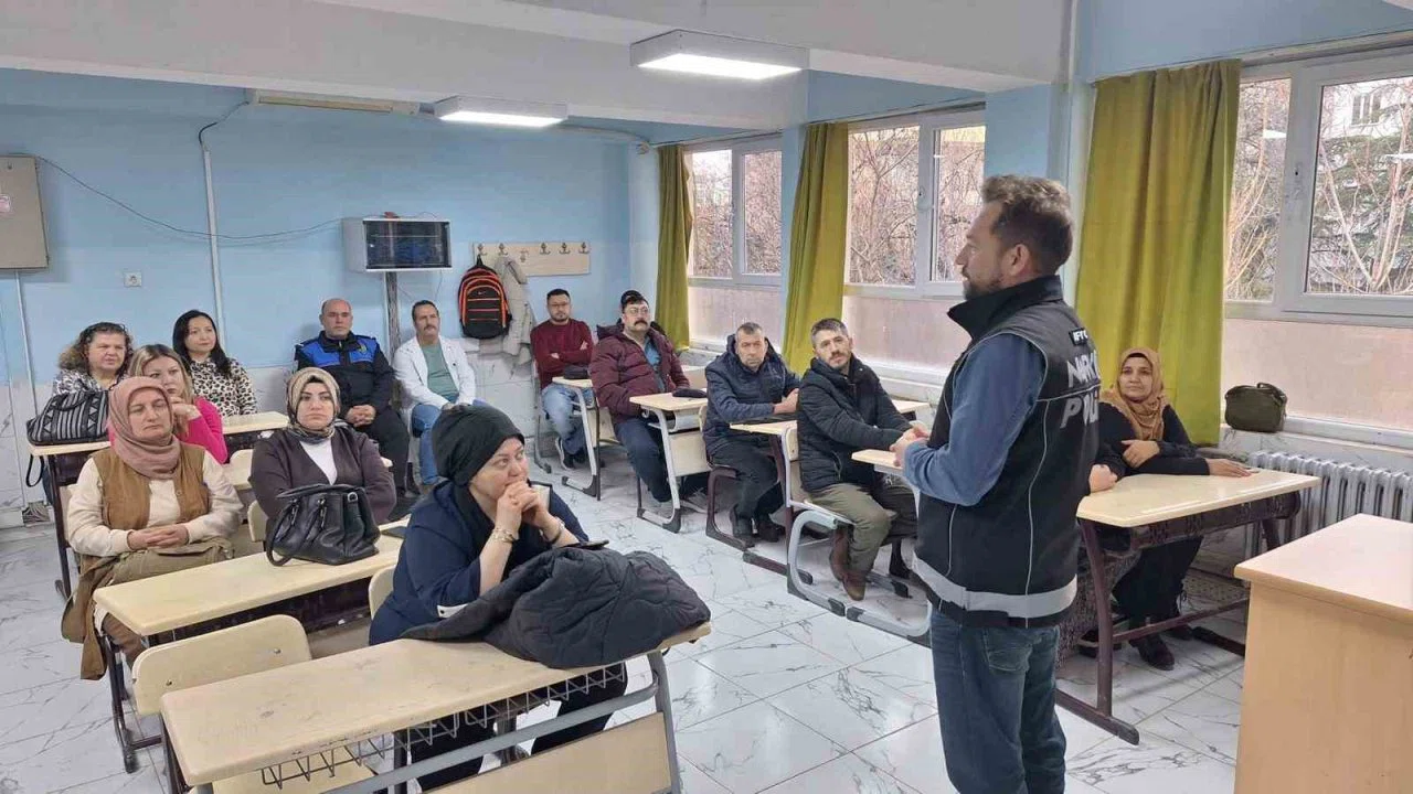 Polisten lise öğrencilerine yönelik eğitim