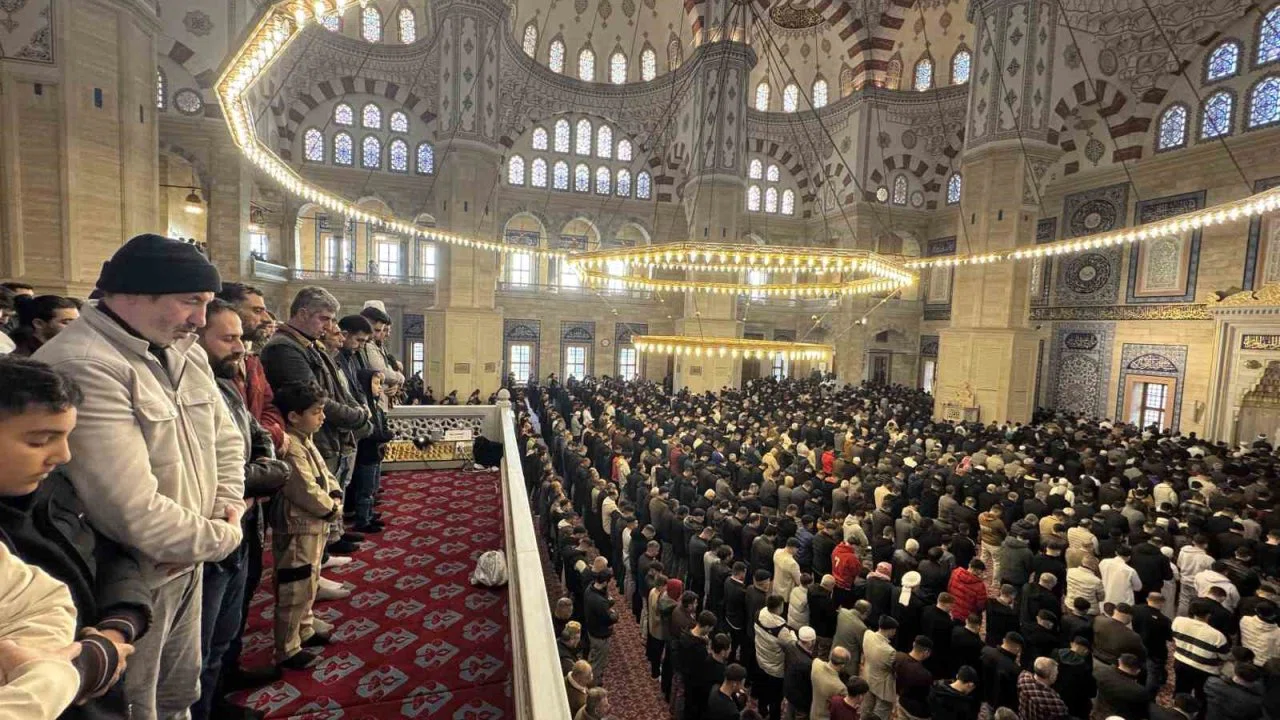 Adana’da bayram namazı kılındı