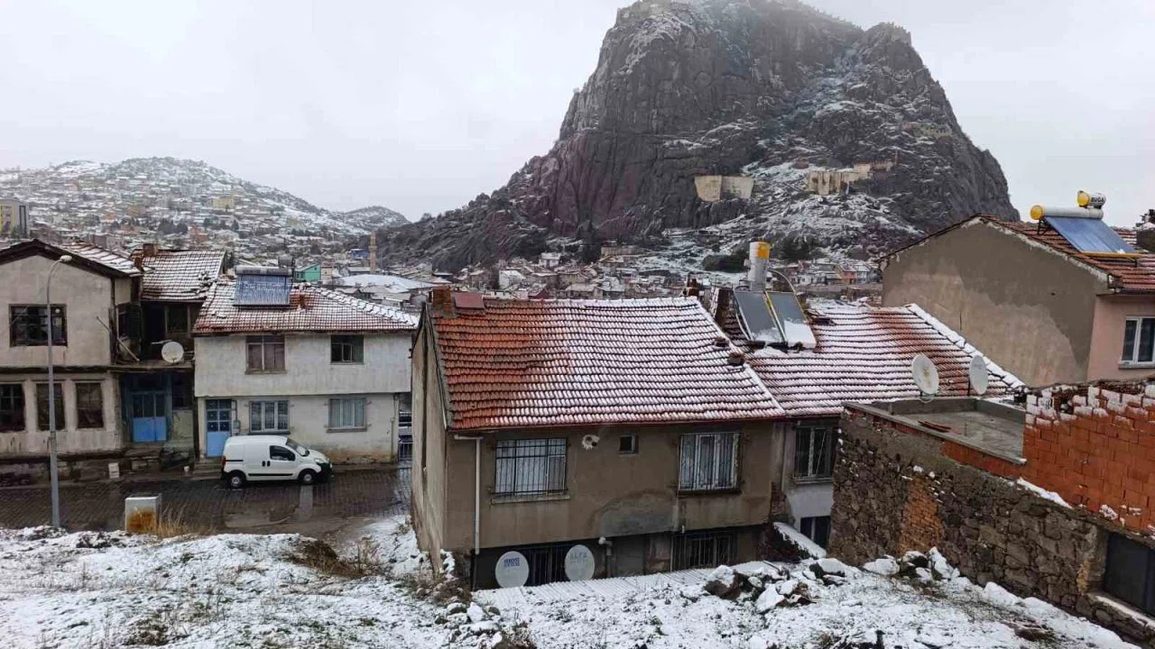 Afyonkarahisar’da kar yağışı