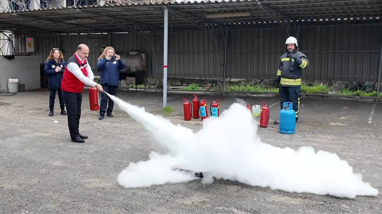 Alevlere karşı eğitim: Tarım personeli yangınla mücadeleyi sahada öğrendi