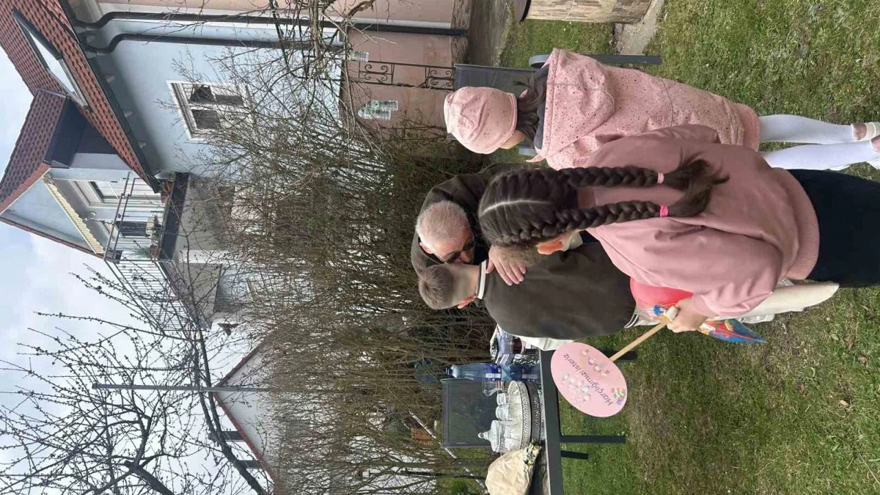 Almanya’da bayram coşkusu: Çocuklar kapı kapı gezip şeker topladı