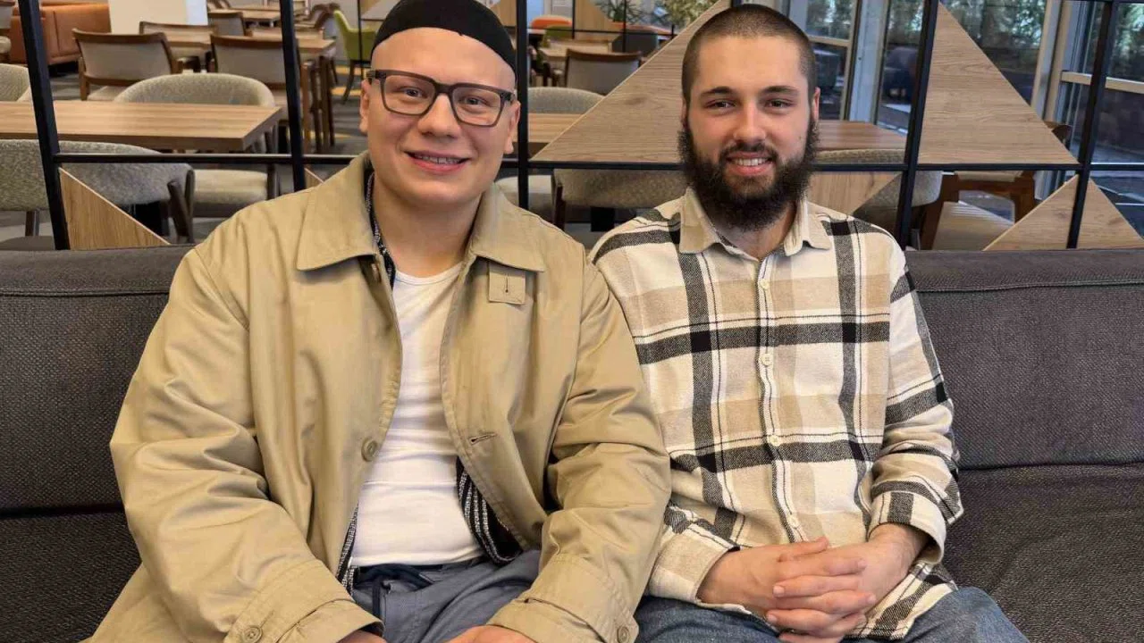 Almanya’da iki genç müslümanlığı araştırıp İslamiyeti seçtiler