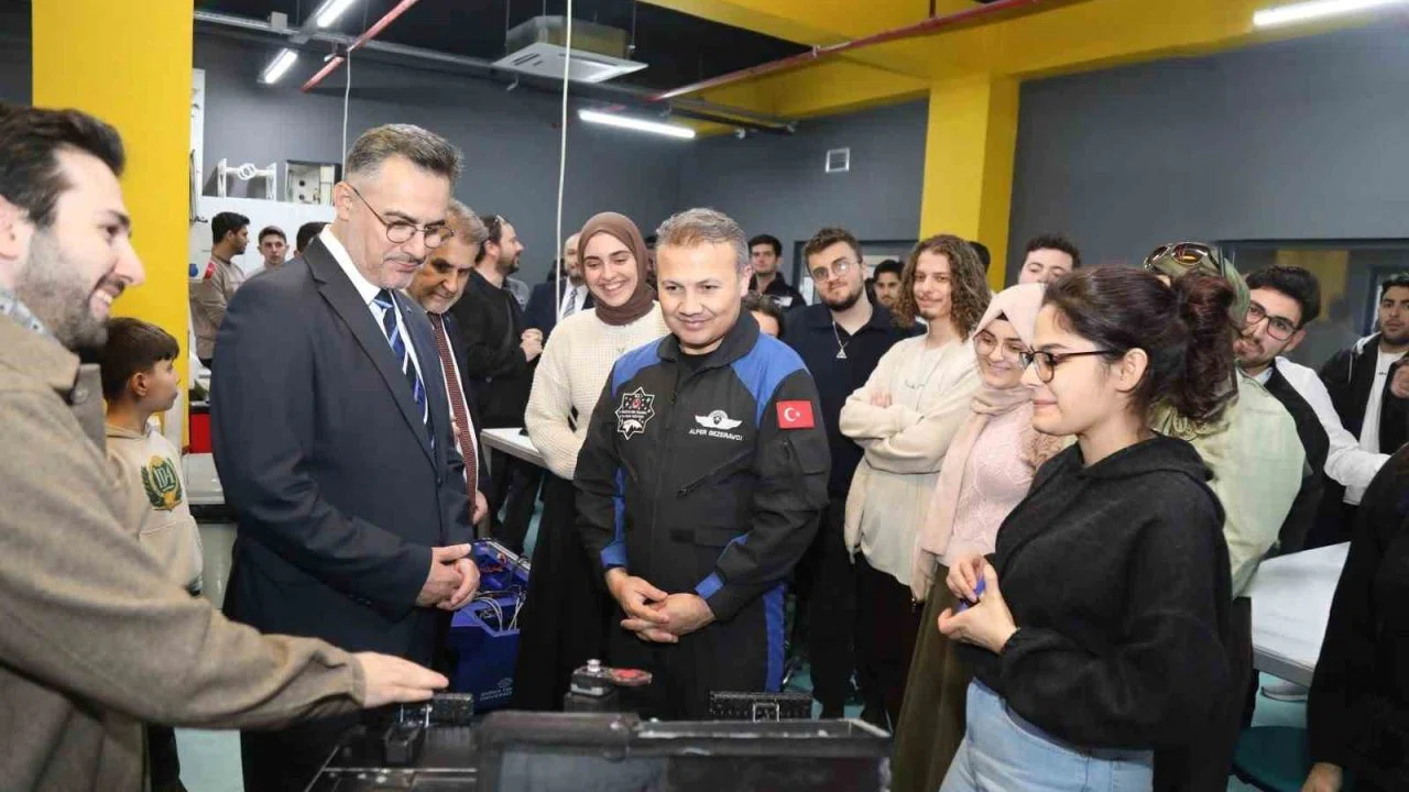 Alper Gezeravcı’dan BTÜ öğrencilerinin TEKNOFEST projelerine tam not