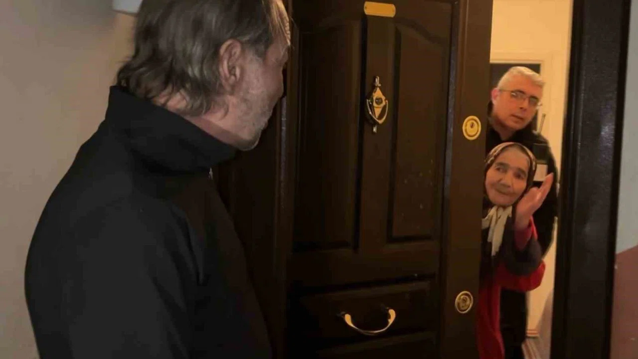 Alzheimer anne oğlunu unuttu, sokakta kalan oğlu için ekipler seferber oldu