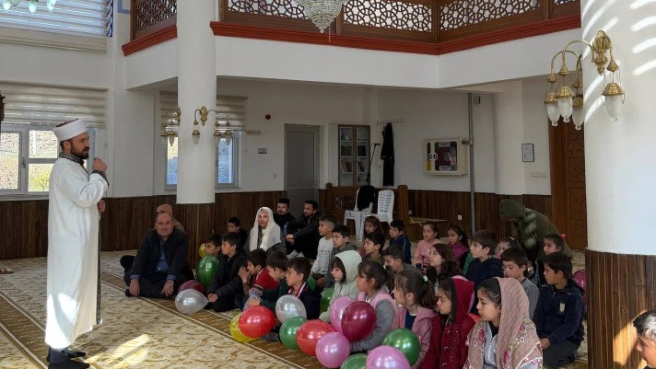 Anamur’da çocuklar camilerde manevi değerleri öğreniyor
