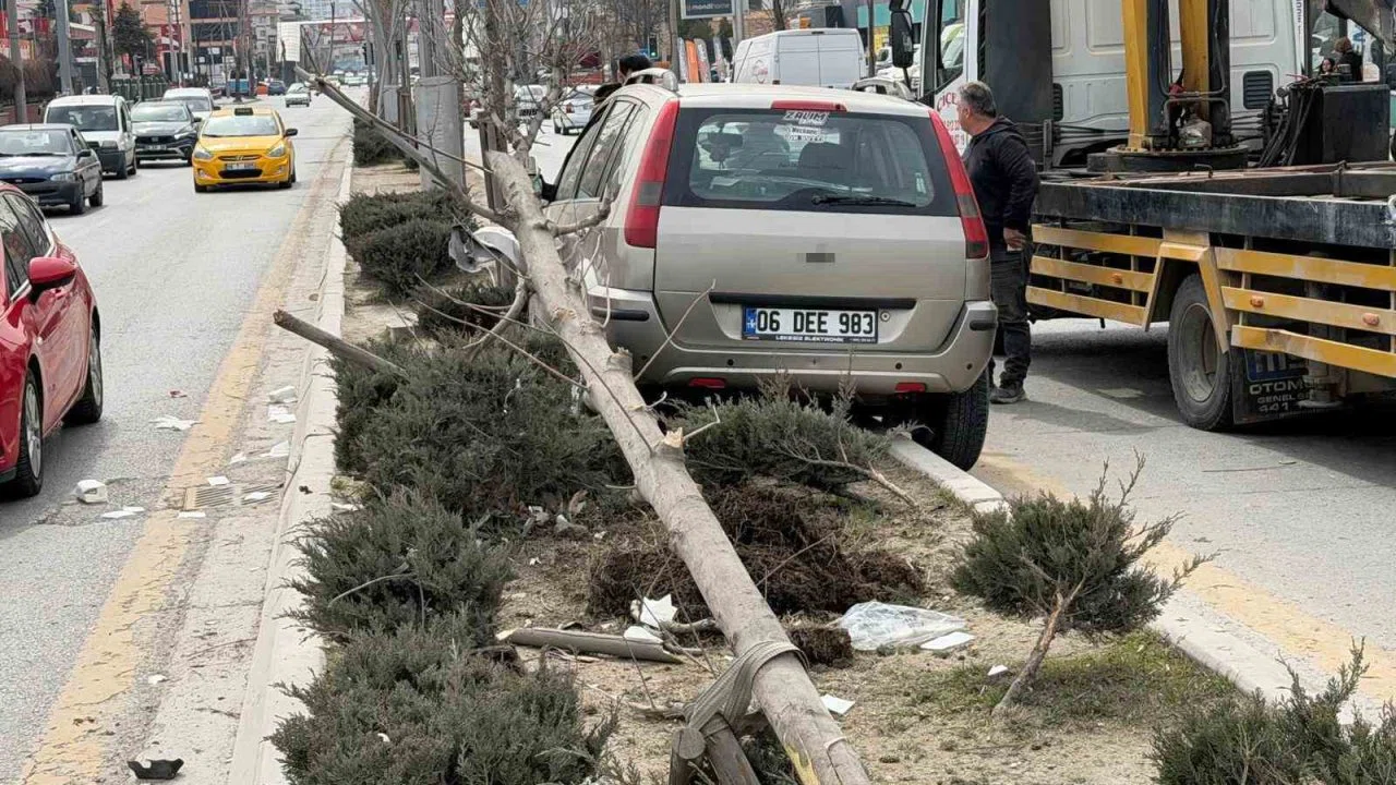 Ankara’da bir araç, yayalara çarptı: 1’i ağır, 2 yaralı
