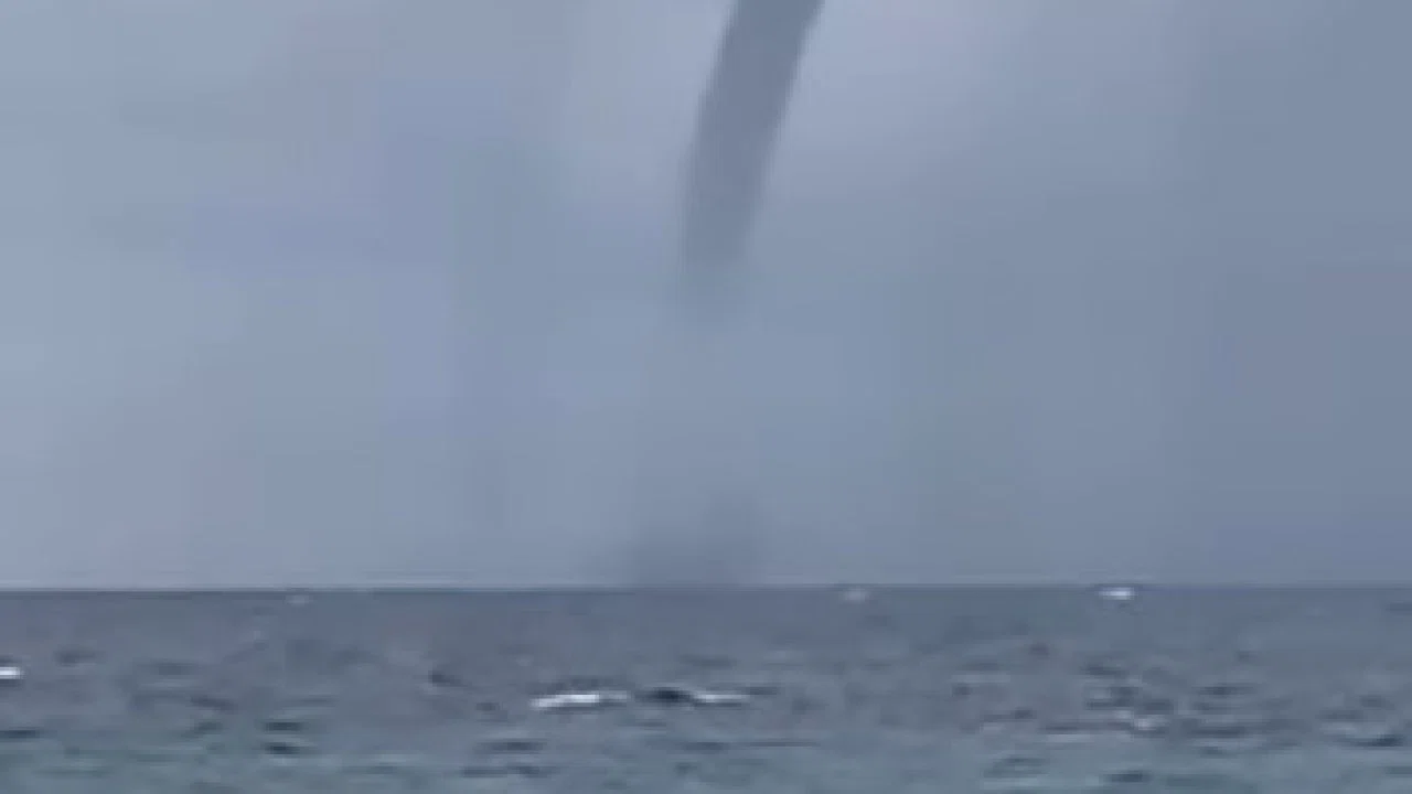 Antalya’da korkutan hortum karaya ulaşmadan kayboldu