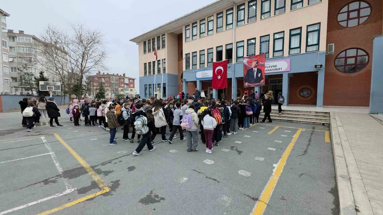 Ara tatil sona erdi, okullarda ders zili yeniden çaldı