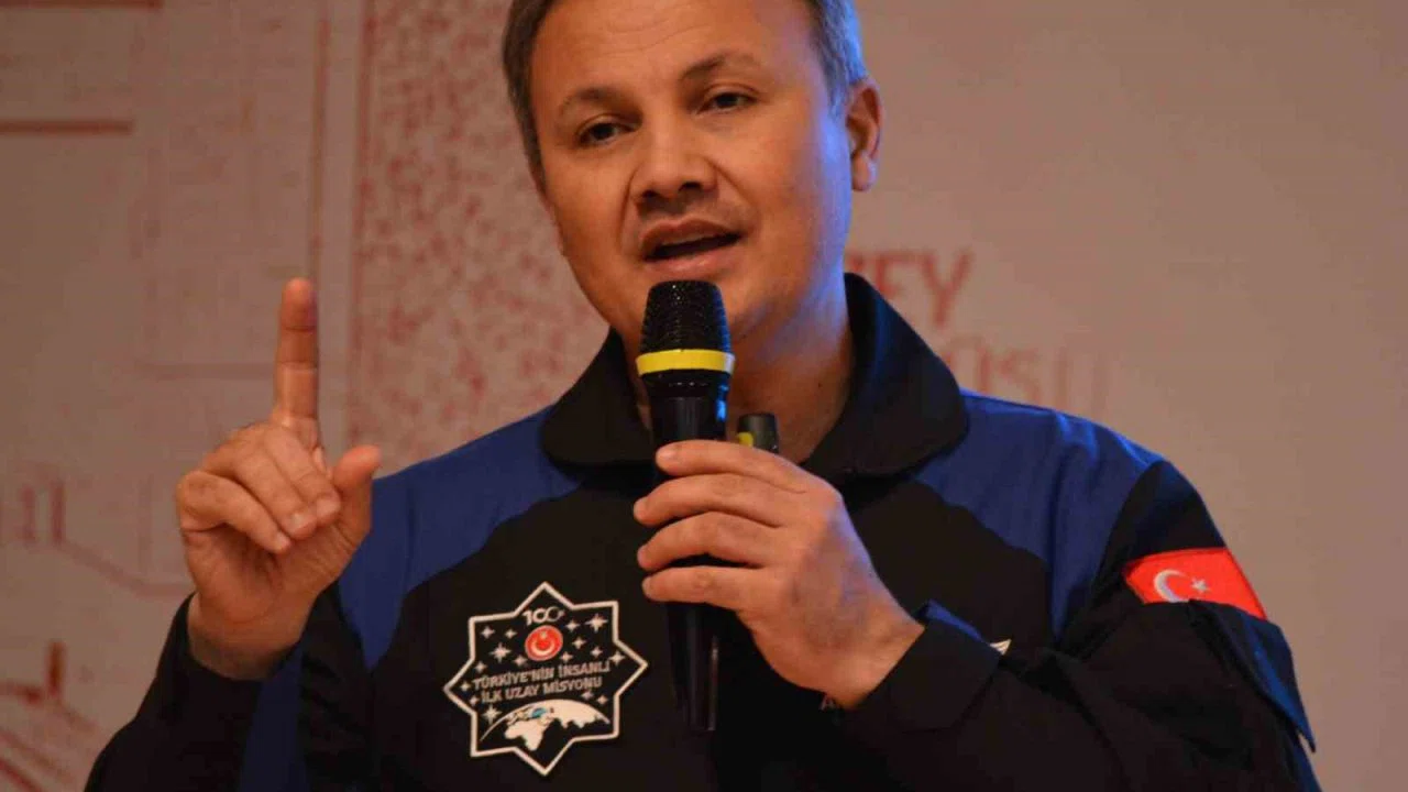 Astronot Alper Gezeravcı, üniversite öğrencileriyle buluştu