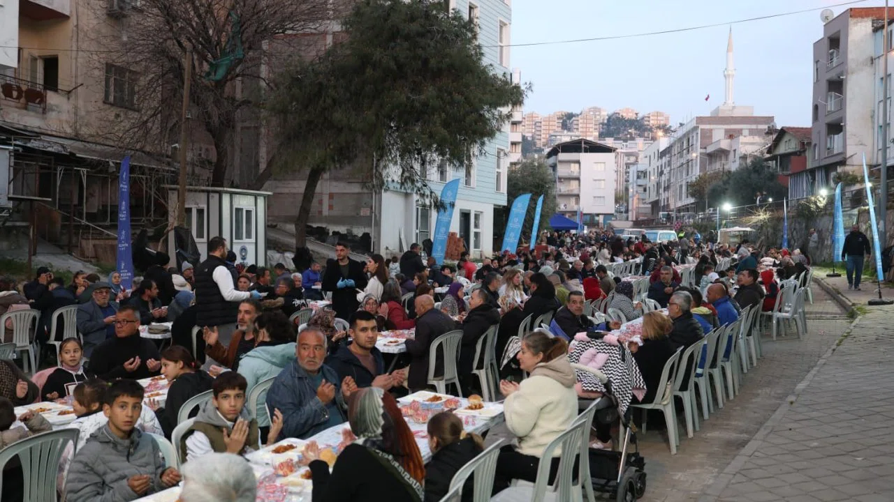 Aydınlılar Büyükşehir’in iftar sofrasında bir araya geldi