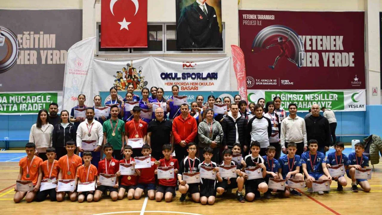 Badminton Yıldızlar Grup Müsabakaları sona erdi