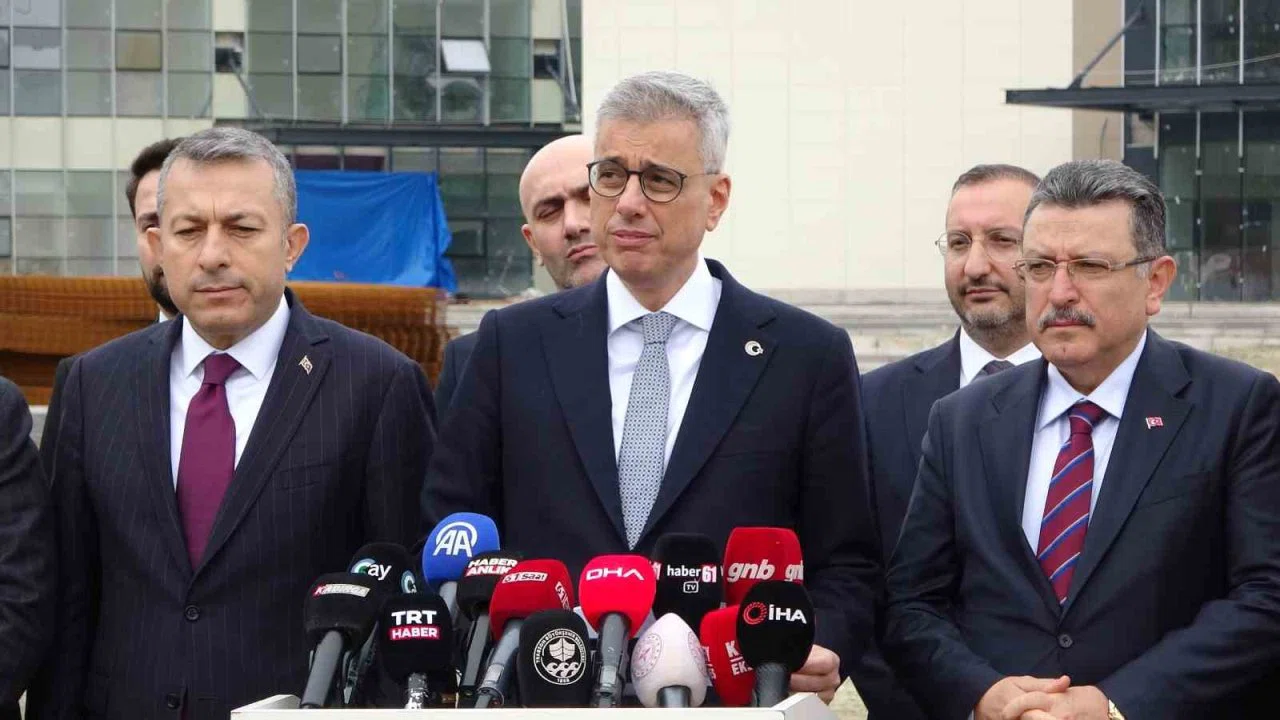 Bakan Memişoğlu Trabzon Şehir Hastanesi için "Kayıyor" eleştirilerine cevap verdi