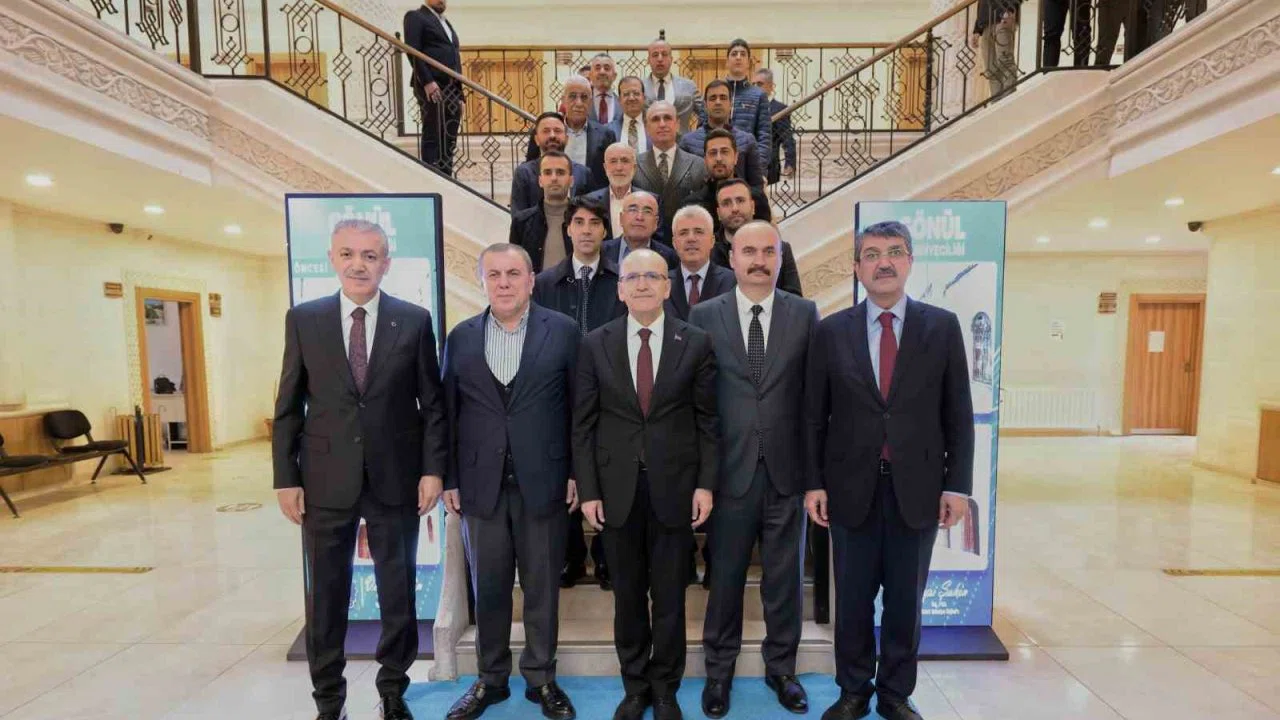 Bakan Şimşek Midyat’ı ziyaret etti