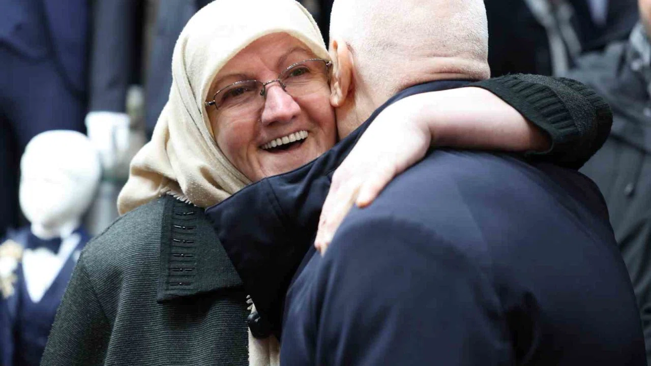 Başkan Bozbey çarşı esnafıyla bayramlaştı