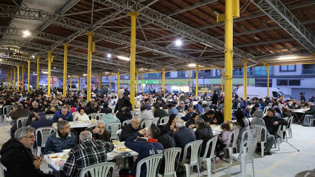 Başkan Çerçioğlu, vatandaşları iftar sofrasında buluşturuyor