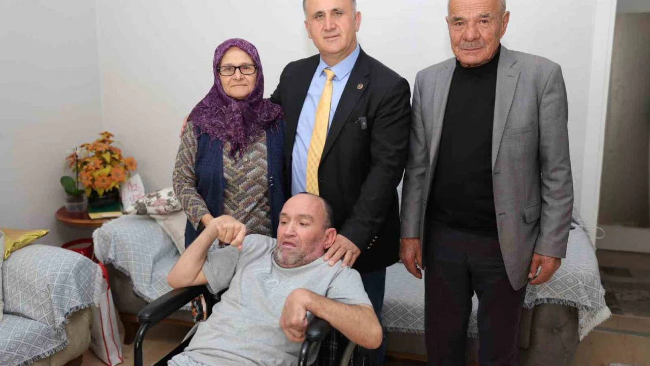 Başkan Kaya engelli İskender’in isteğini yerine getirdi