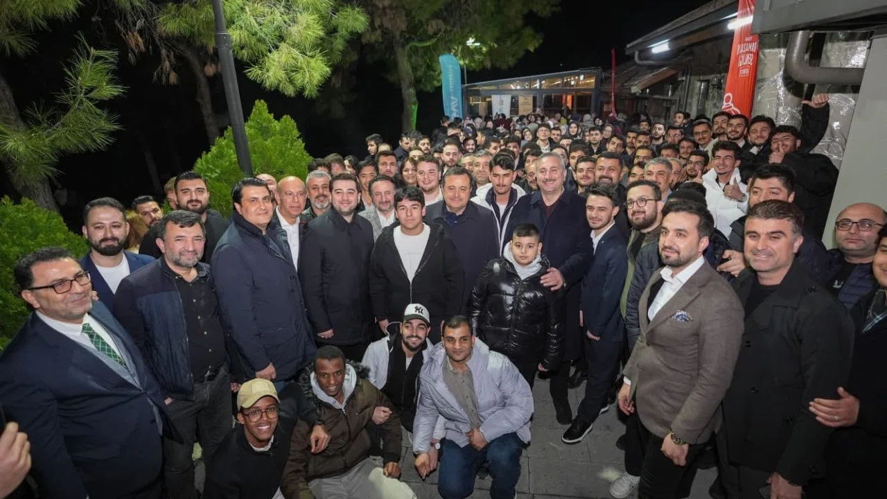 Başkan Yılmaz TÜGVA’lı gençlerle sahurda buluştu