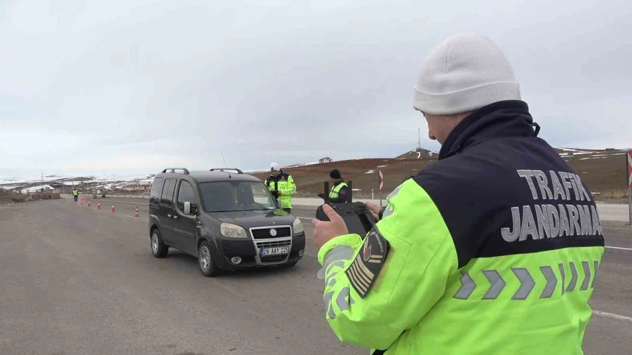 Bayburt’ta bayram trafiği mercek altında: Karadan ve havadan sıkı denetim