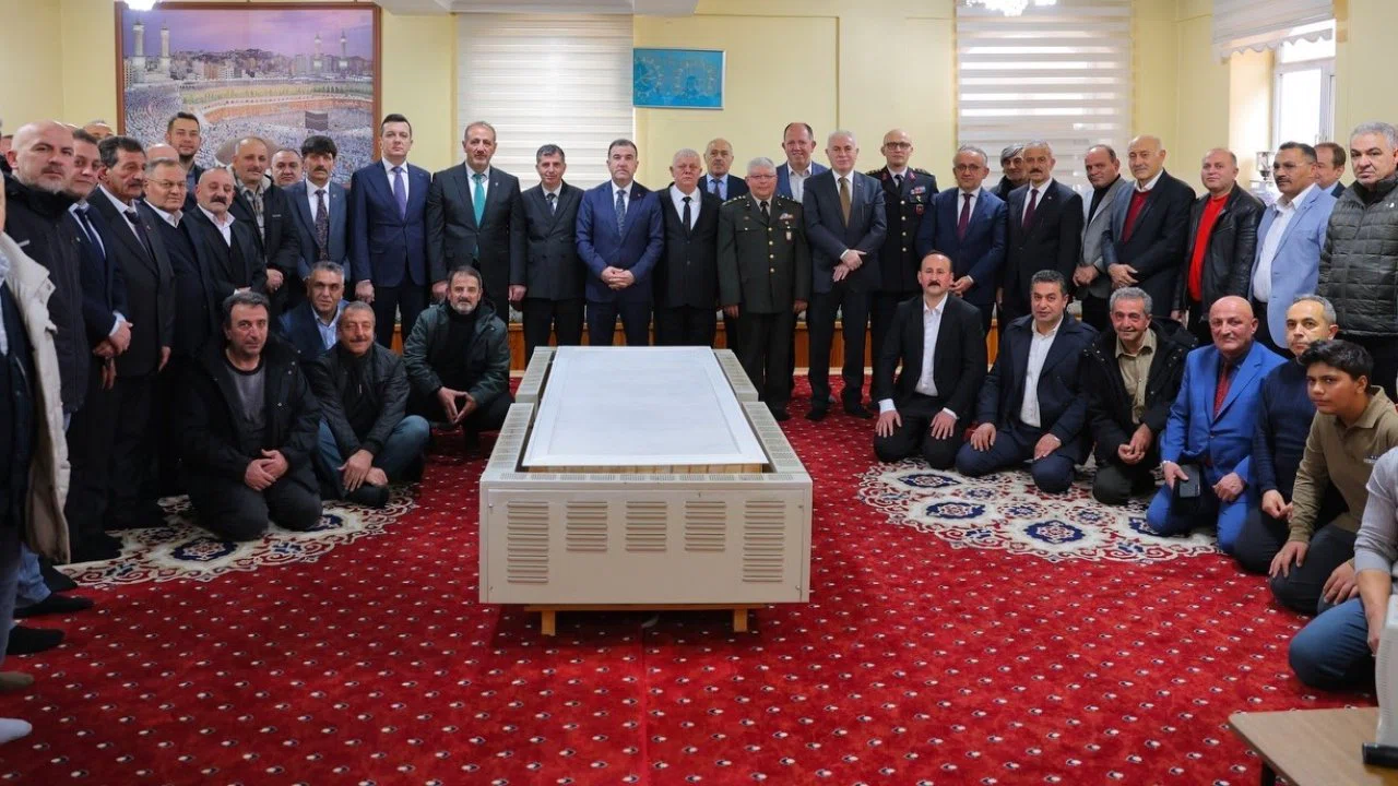 Bayburt’ta mahalle odasında bayramlaşma programı düzenlendi