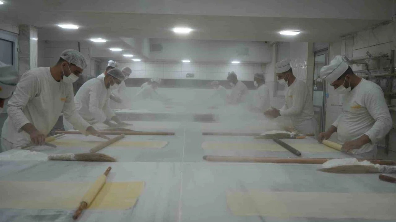 Bayram öncesi Gaziantep’te baklava mesaisi