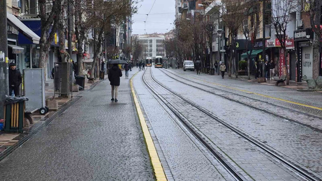 Bayramın 2’nci günü kent meydanı sessizliğe büründü