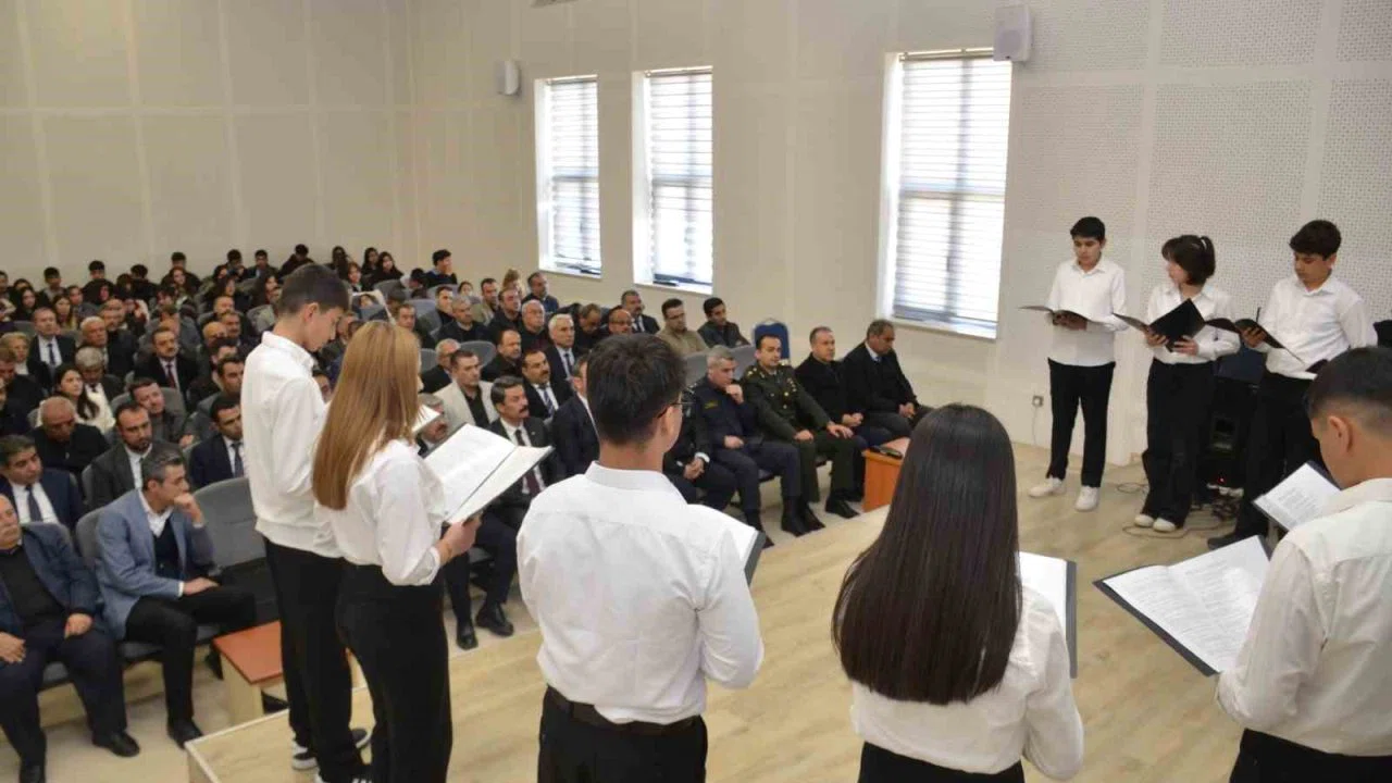 Besni’de İstiklal Marşı’nın ruhunu öğrenciler yaşattı