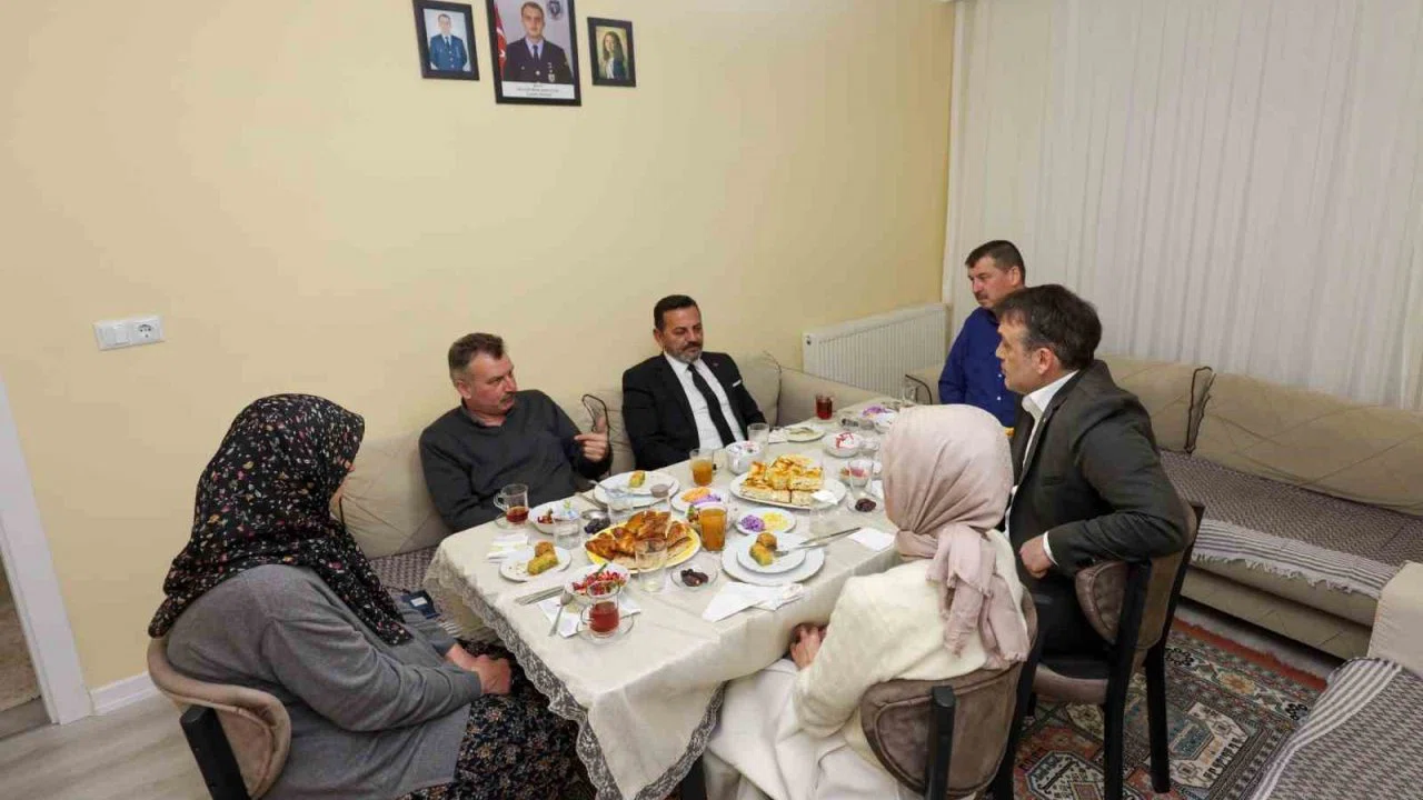 Bilecik protokolü şehit ve gazi aileleriyle iftarda buluştu