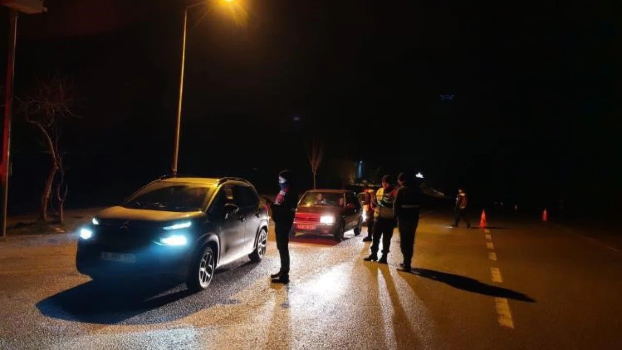 Bilecik’te yol kontrol faaliyetinde 498 kişi sorgulandı