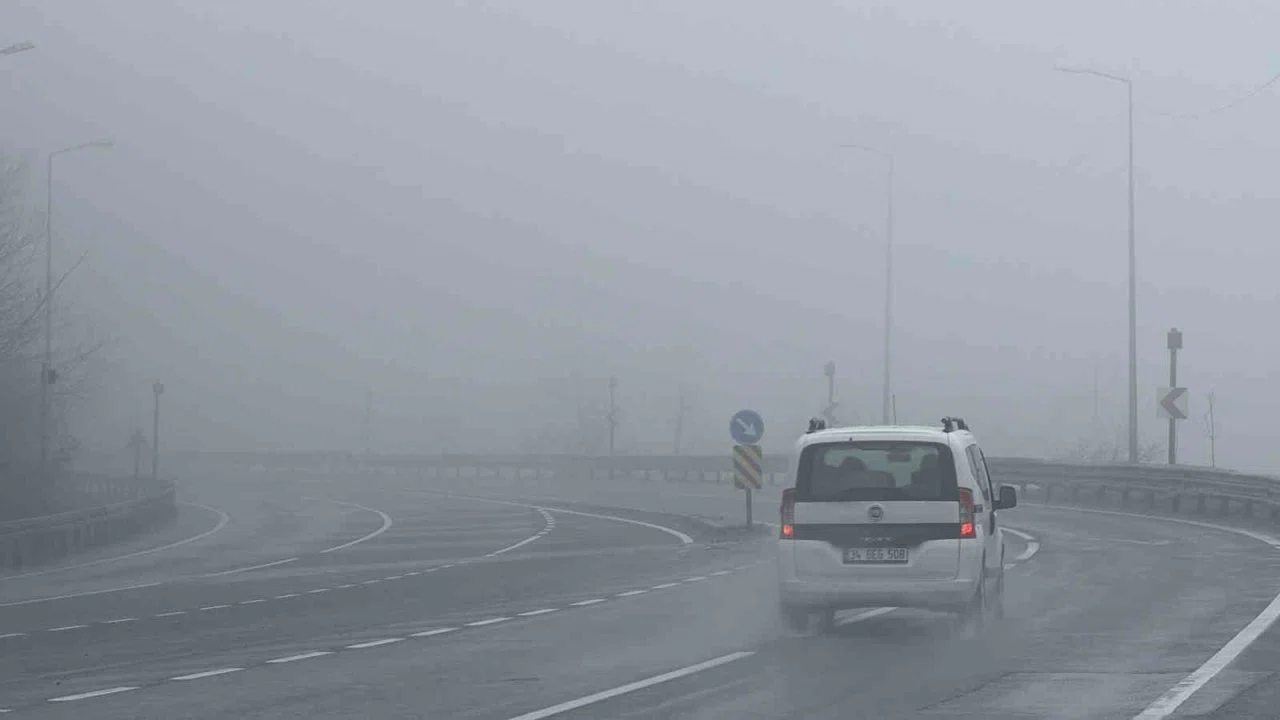 Bolu Dağı’nda sis ve yağış etkili oluyor