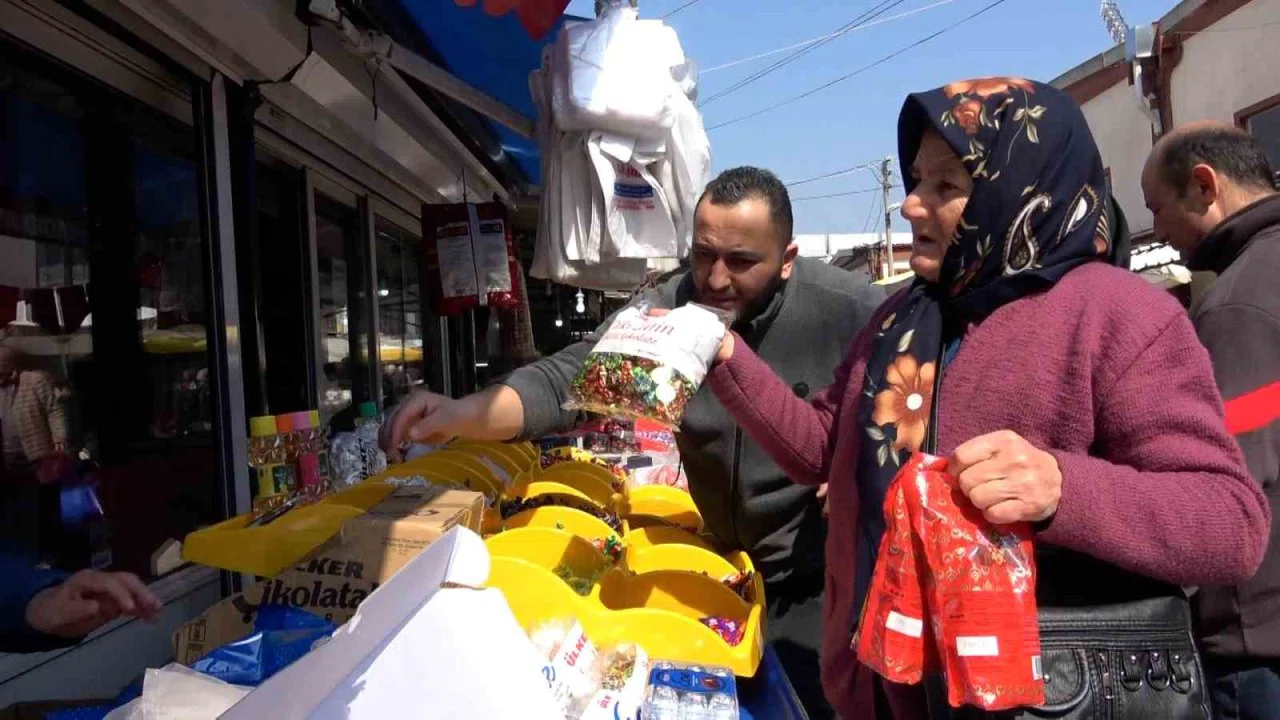 Bolu’da pazar tezgahları bayram şekerleriyle renklendi