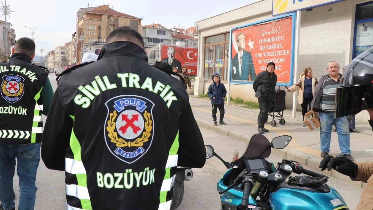 Bozüyük’te sivil trafik ekipleri göreve başladı