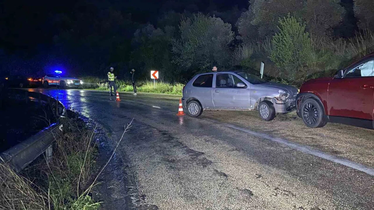 Bursa’da iki otomobil çarpıştı: 1 kişi yaralandı, 11 aylık bebek faciadan döndü