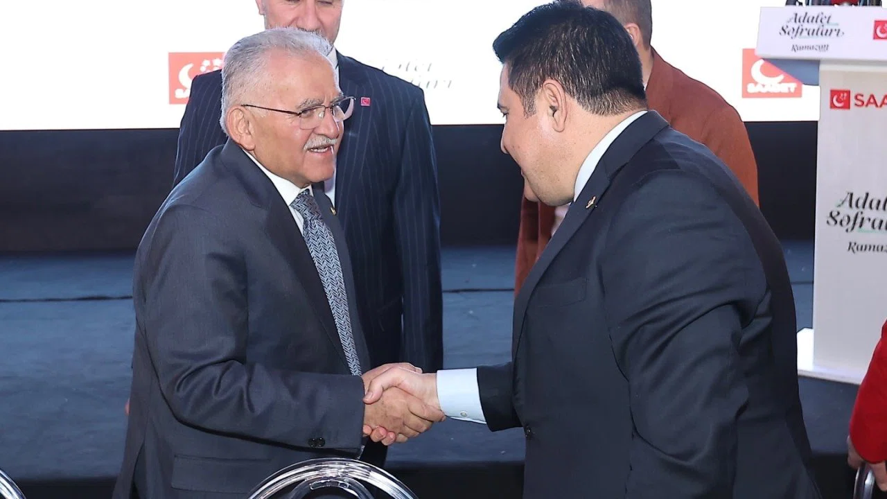 Büyükkılıç, öğrenciler ve siyasi parti temsilcileri ile iftar sofralarında buluştu