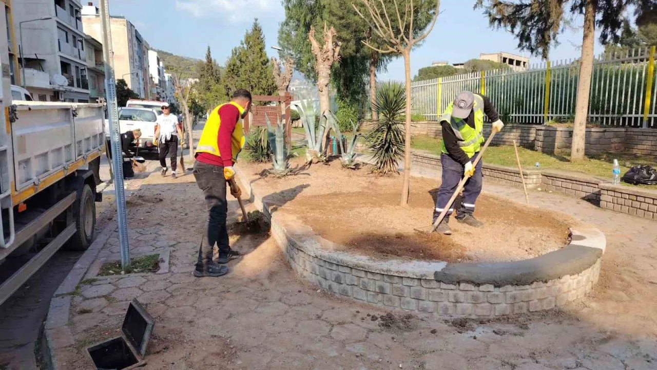 Büyükşehir ekipleri Efeler’i bayrama hazırlıyor