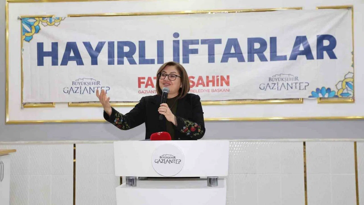 Büyükşehir’in Ramazan sofrası bu kez İslahiye’de kuruldu