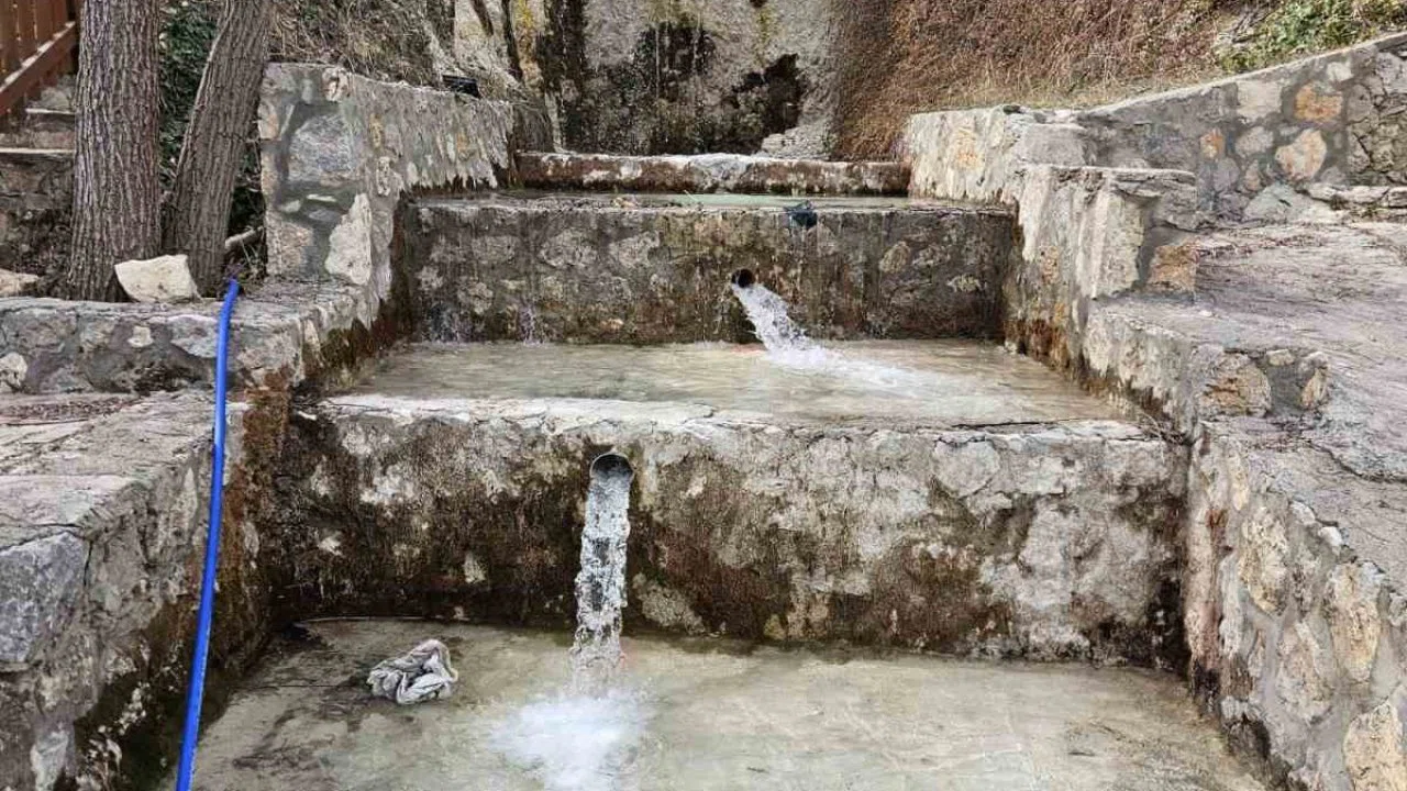 Çameli’nin önemli su kaynaklarında Paşaderesi Şelalesi yeniden akmaya başladı