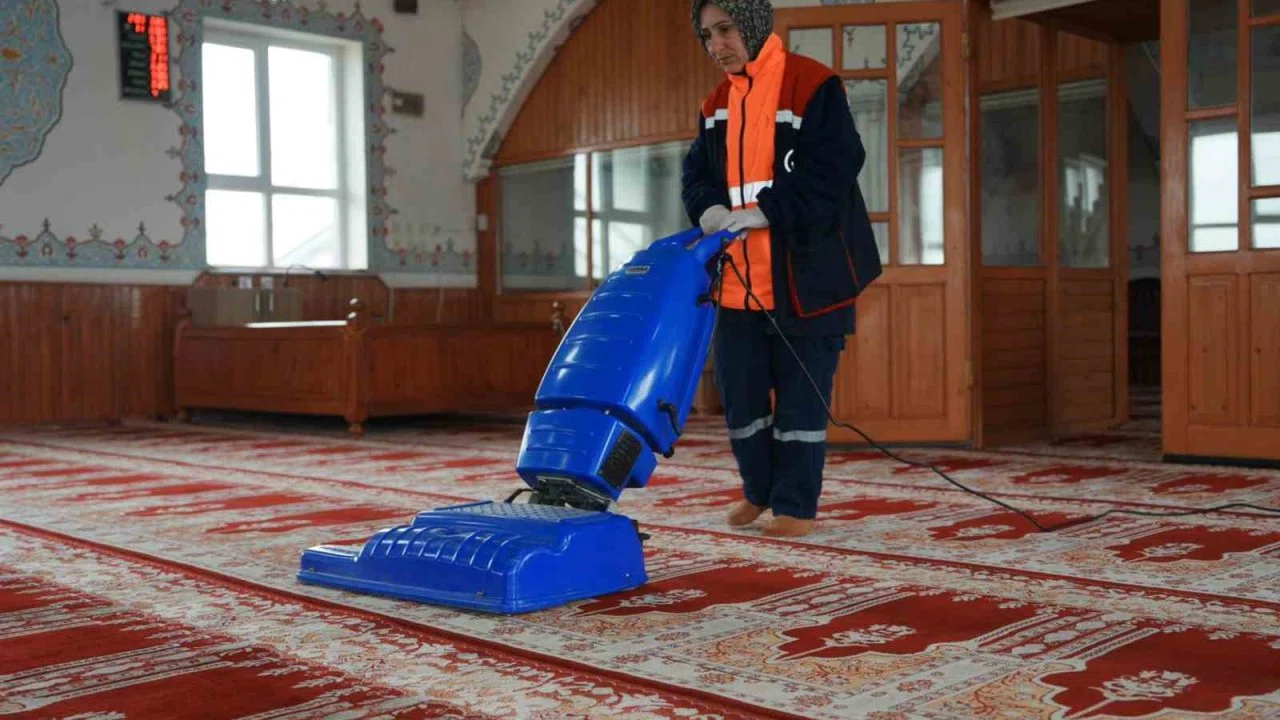 Camiler bayrama hazır