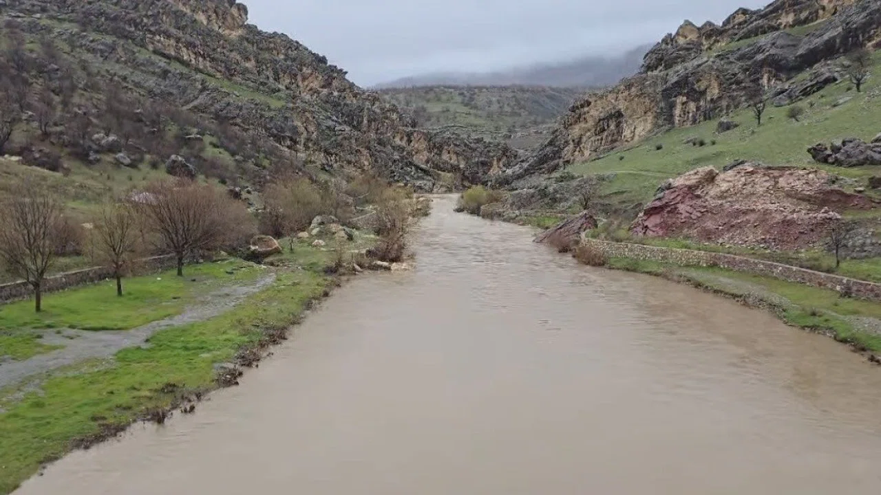 Çermik’te yoğun yağışlarla birlikte akarsu debileri yükseldi