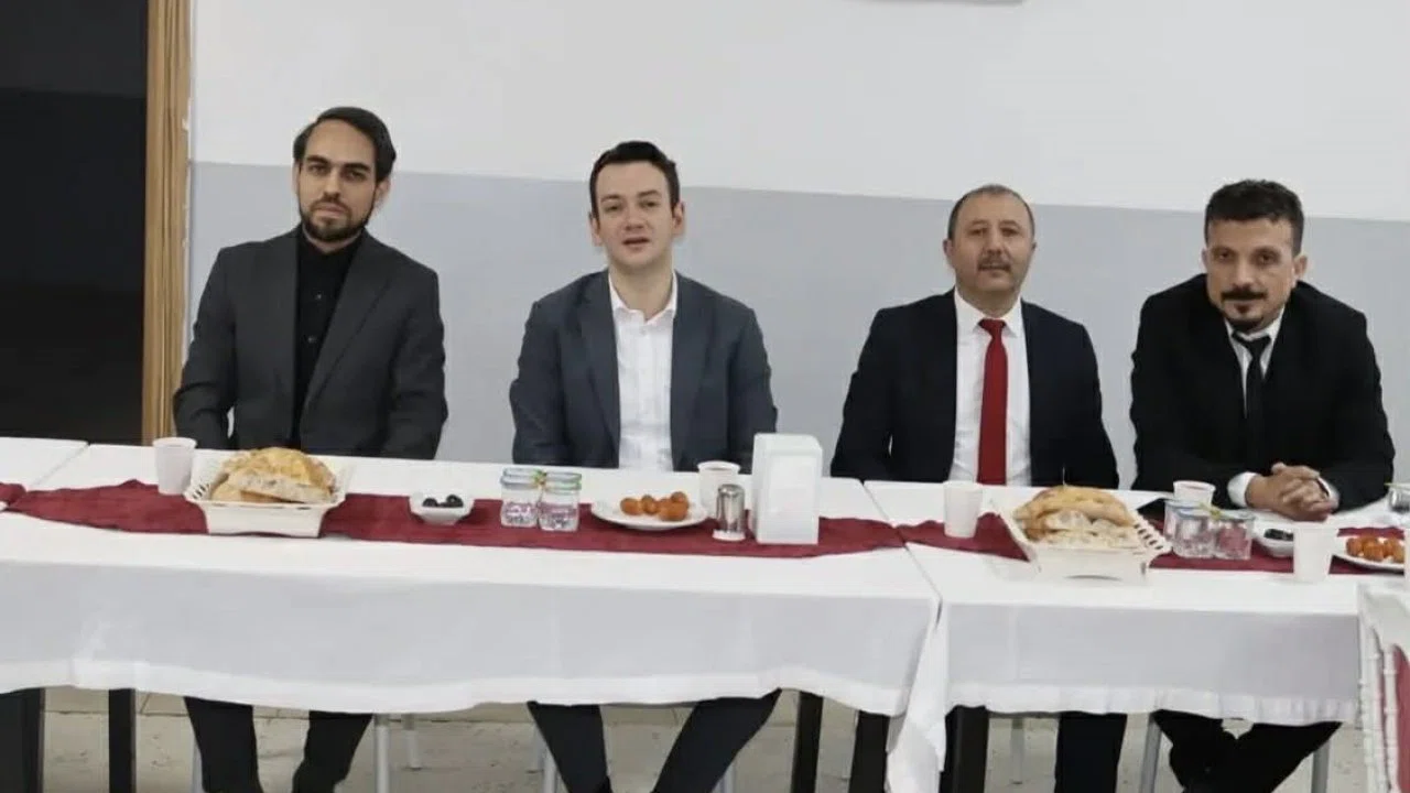 Çıldır Şehit Öğretmen Sezgin Yolcu Yatılı Bölge Ortaokulu’nda iftar buluşması