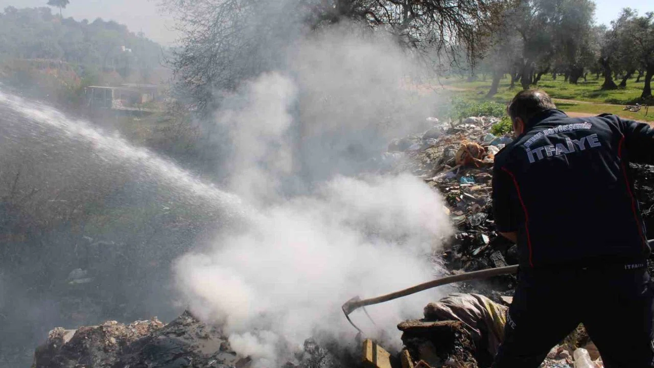 Çöplük alanda çıkan yangın ekipleri harekete geçirdi