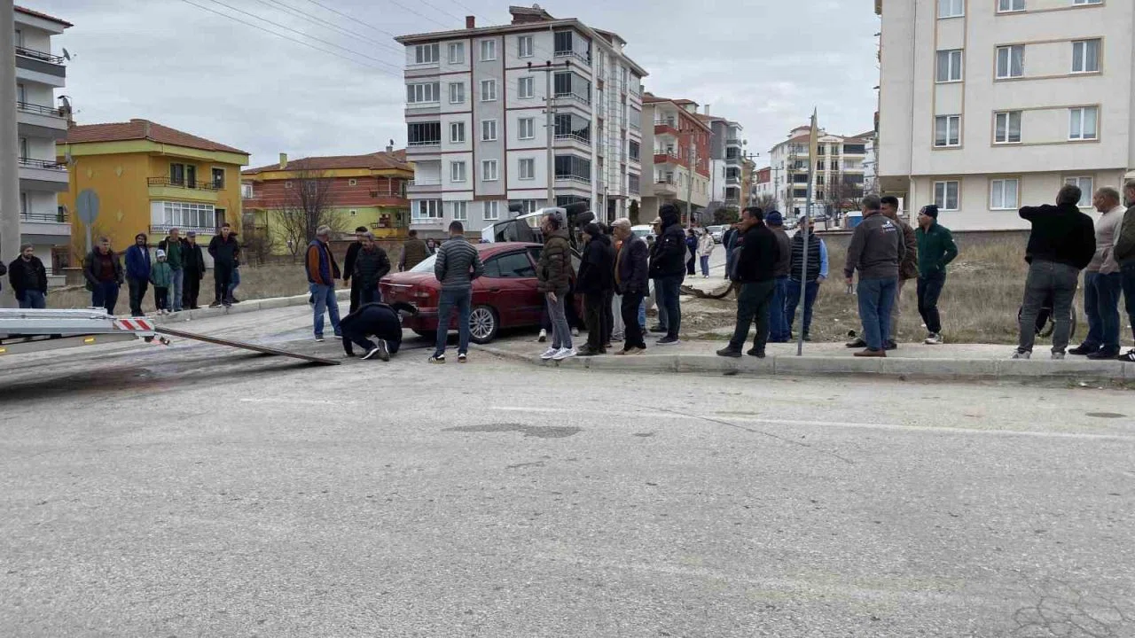 Çorum’da minibüs ile otomobil çarpıştı: 5 yaralı