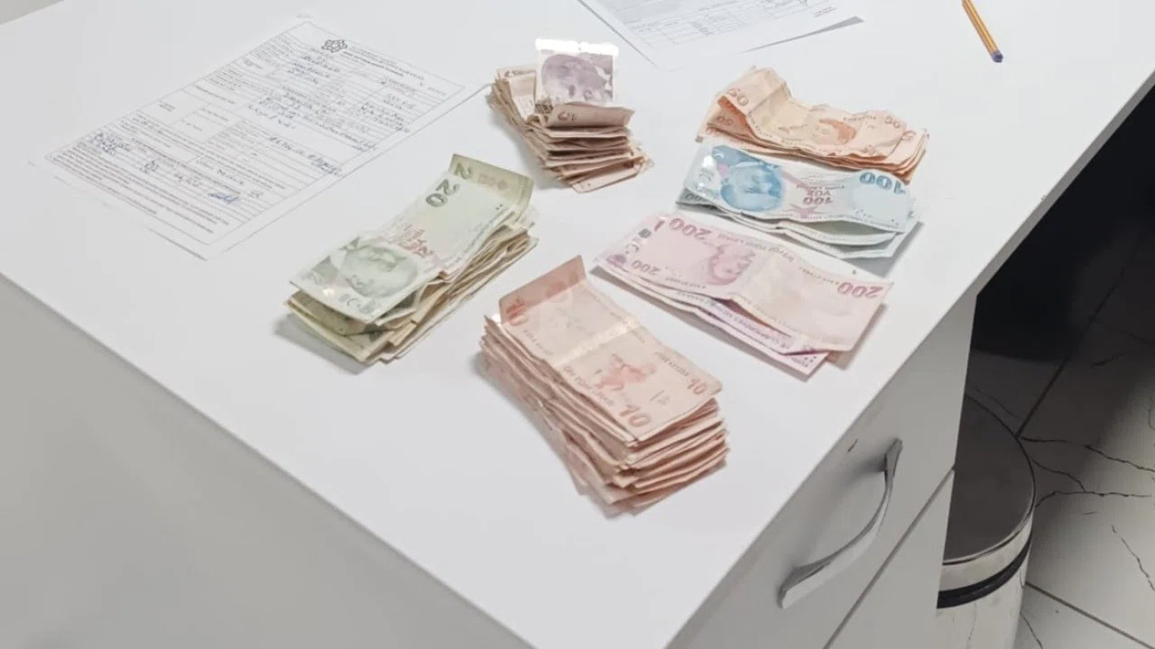 Cuma çıkışı dilencilere zabıta baskını: Üzerlerinden binlerce lira çıktı