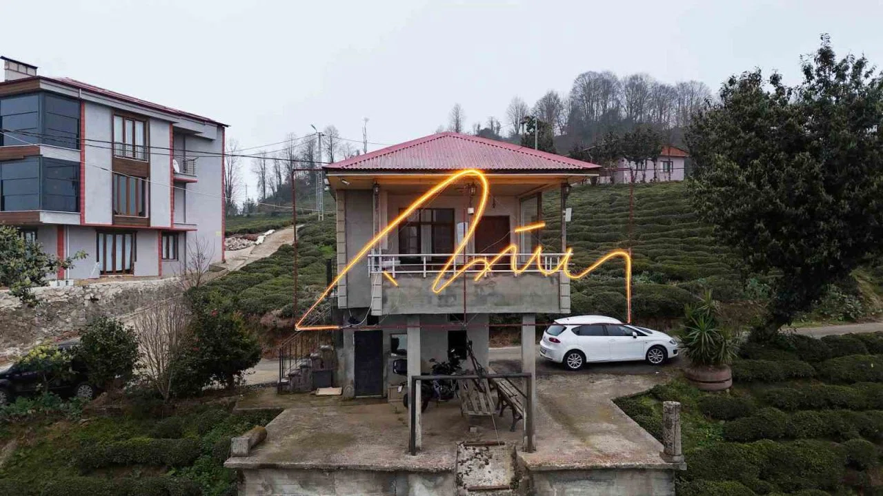 Cumhurbaşkanı Erdoğan’a baba ocağında led imza sürprizi yapılmış