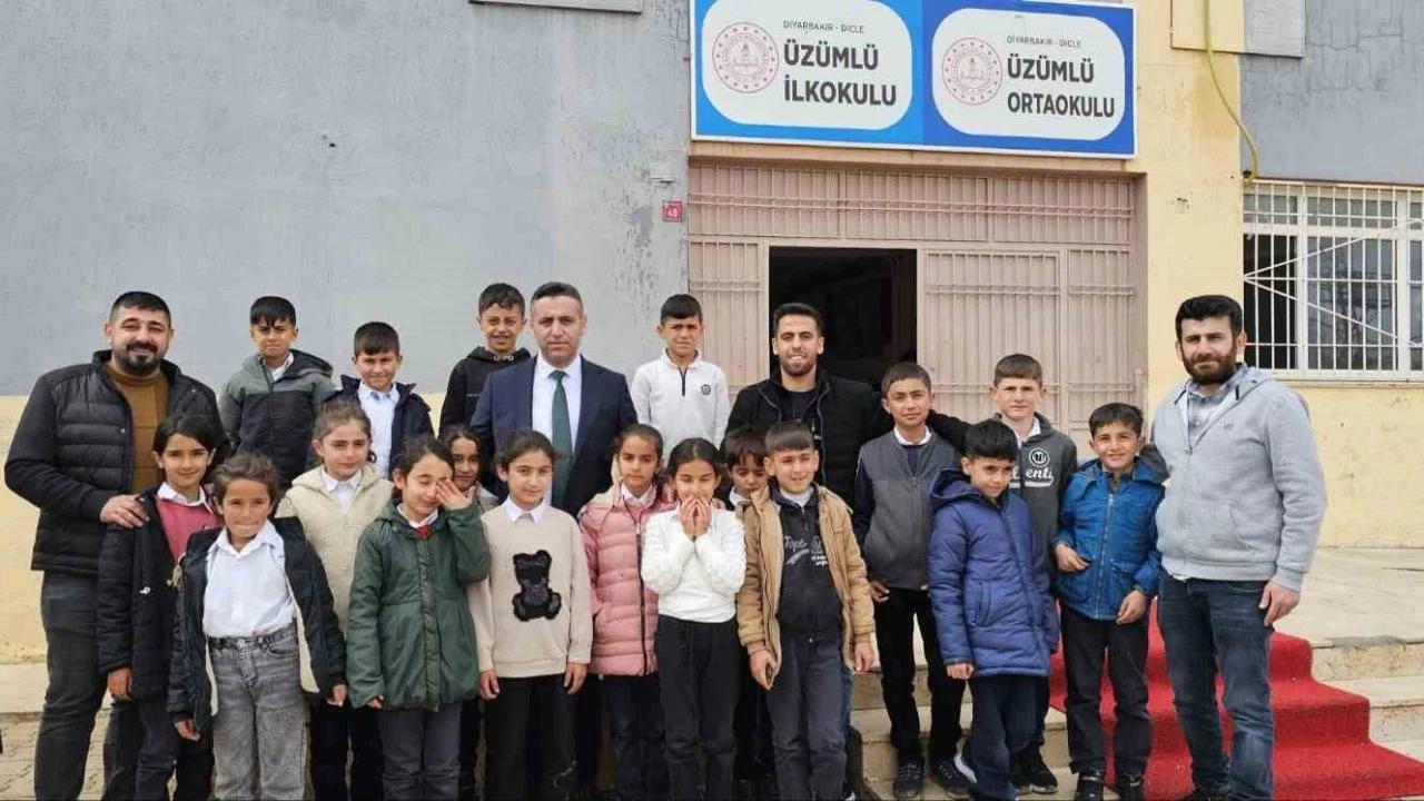 Dicle İlçe Milli Eğitim Müdürü Selçuk, öğrenci ve öğretmenlerle buluştu