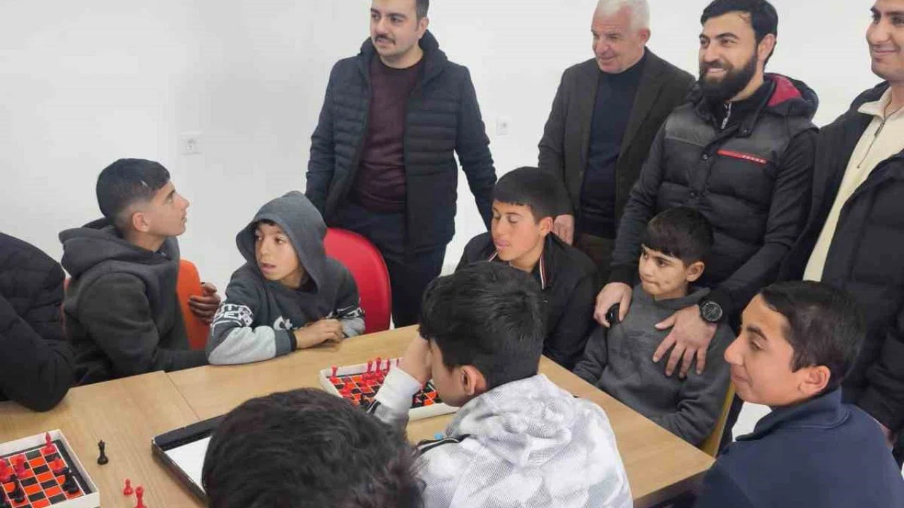 Dicle Kaymakamı Atış, gençlik kampında sporcu gençlerle buluştu