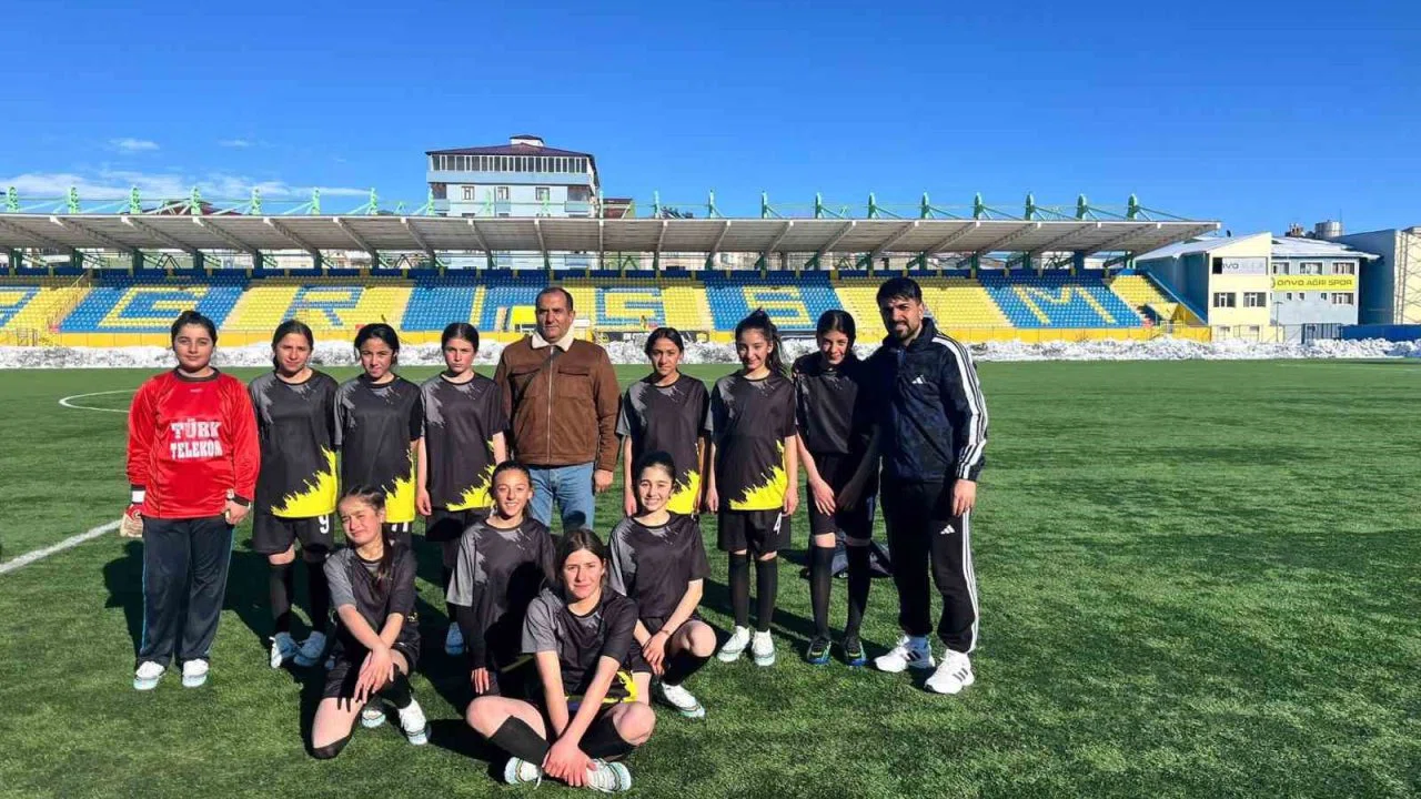 Digorlu kızlar Türkiye yarı finallerinde Kars’ı temsil edecek