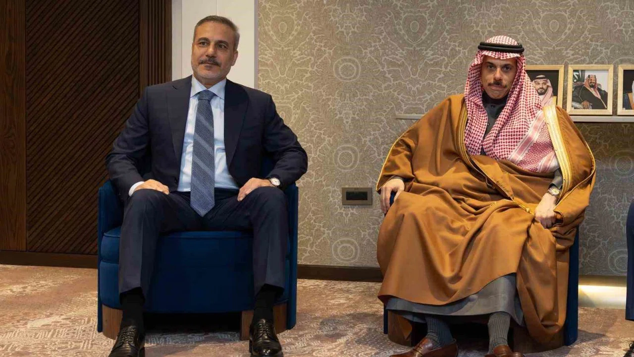 Dışişleri Bakanı Fidan, Katarlı ve Ürdünlü mevkidaşları ile bir araya geldi