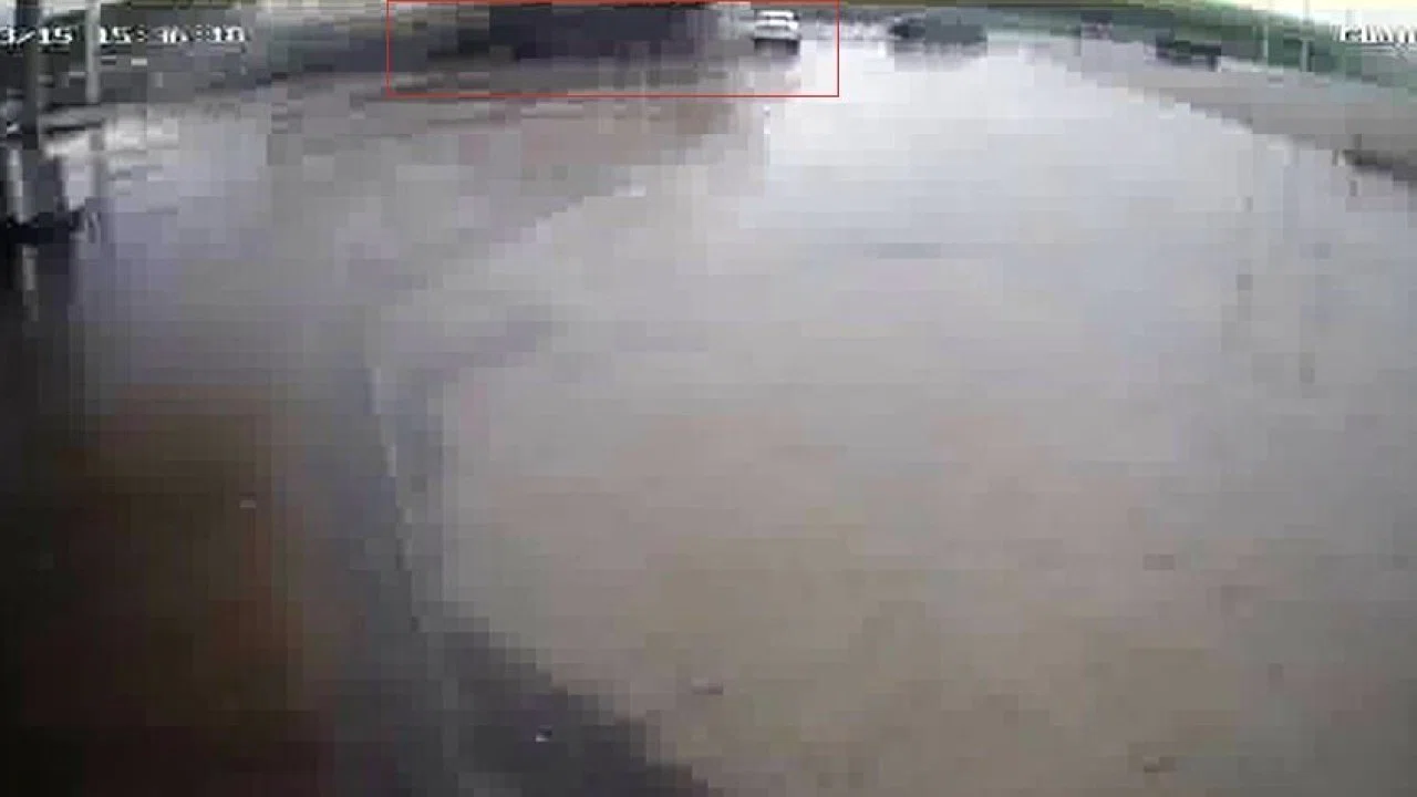 Diyarbakır’da tır otomobili biçti: 2 yaralı