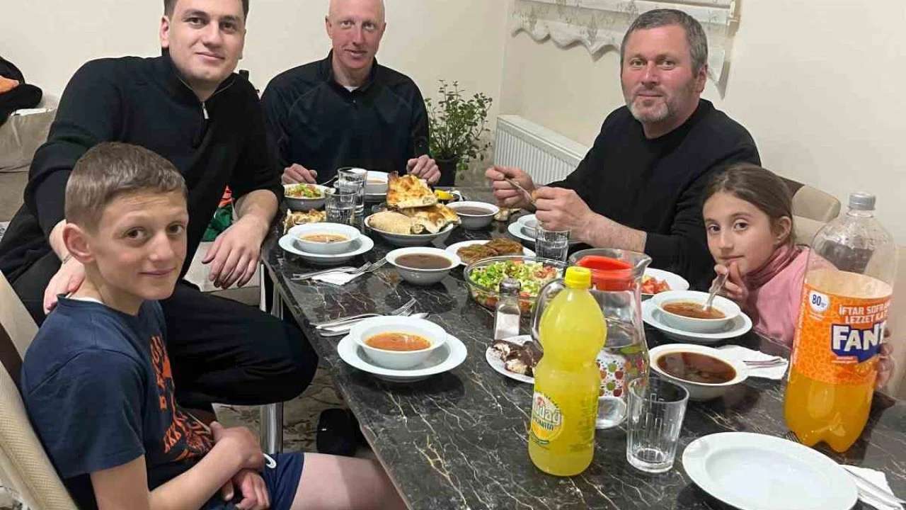 Dünya turuna çıkan turist, Bayburt’ta misafirperverliğe hayran kaldı